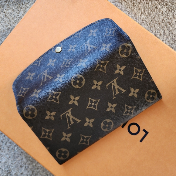 Louis Vuitton Black and Gold Monogram Wallet - Picture 6 of 7